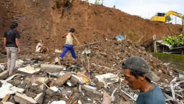 Τραγωδία στην Ινδονησία: 16 νεκροί και 10 τραυματίες από κατολίσθηση στην Κεντρική Ιάβα