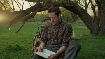 The Brutalist: Αντιδράσεις για τη χρήση τεχνητής νοημοσύνης στις ερμηνείες των Άντριεν Μπρόντι και Φελίσιτι Τζόουνς