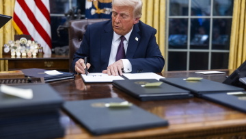 Προσφυγή από 18 Πολιτείες κατά του Τραμπ για το τέλος της αυτόματης ιθαγένειας στα παιδιά 