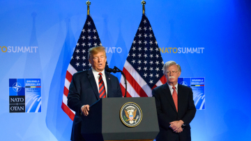 Ο Τραμπ στέρησε τη φύλαξη της Μυστικής Υπηρεσίας από πρώην συνεργάτη του που λέει ότι κινδυνεύει από το Ιράν