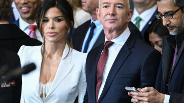 Η Λόρεν Σάντσεζ πάτησε like σε όσα θετικά σχόλια δέχτηκε για την εμφάνισή της στην ορκωμοσία του Τραμπ