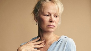 Πάμελα Άντερσον: «Όταν ήμουν παιδί ήξερα ότι θα αναγνωριζόμουν σε πενήντα χρόνια, τι παράξενο»