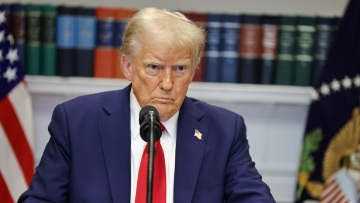 Ανάλυση Politico: Με κομμένη την ανάσα η Ευρώπη για το America First του Τραμπ - Τα σενάρια «πολέμου» και η σκόπιμη σιωπή των πρώτων ωρών