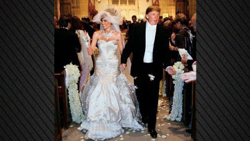 Με φωτογραφία από τον γάμο τους, ο Τραμπ εύχεται στη Μελάνια ευτυχισμένη 20η επέτειο