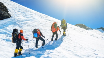 Νεπάλ: Αυξάνει τα τέλη για την ανάβαση στο Έβερεστ - Τι αλλάζει από τον Σεπτέμβριο