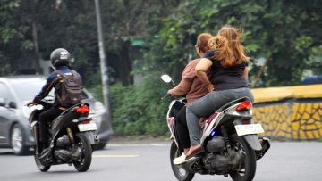 Ένας στους έξι οδηγούς και συνεπιβάτες δικύκλων βρέθηκαν χωρίς κράνος - Τι προβλέπει ο νέος ΚΟΚ