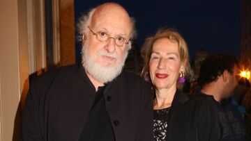 Διονύσης Σαββόπουλος για τη γυναίκα του: Όταν τη γνώρισα τρέκλιζα ακόμα με μπάφους και απογοητεύσεις, δεν καταλάβαινα τον ρόλο που θα έπαιζε στη ζωή μου