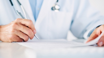 Κύκλωμα παράνομων συνταγογραφήσεων: «Μας έκλεψε τον ΑΜΚΑ και άρχισε να γράφει φάρμακα» - Οι καταθέσεις των θυμάτων