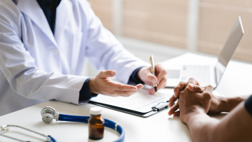 Κύκλωμα παράνομων συνταγογραφήσεων: Εξαπατούσαν Αιγυπτίους για να τους παίρνουν τον ΑΜΚΑ - Η τριγωνική δομή του κυκλώματος