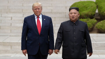 Ο Τραμπ θέλει να αποκαταστήσει την επαφή με τον Κιμ Γιονγκ Ουν: «Είναι ευφυής τύπος»