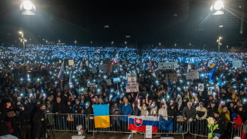 Μεγάλες αντικυβερνητικές διαδηλώσεις στη Σλοβακία - «Φτάνει πια με τον Φίτσο, είμαστε Ευρώπη»