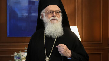 Όταν ο Αναστάσιος μιλούσε για την Αλβανία: Δεν υπήρχε άλλο κράτος αθεϊστικό, ο Χότζα ήθελε να πρωτοτυπήσει