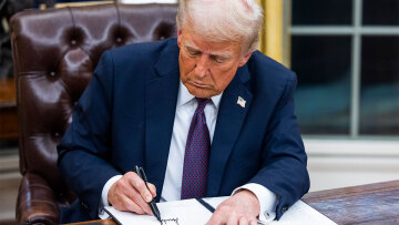 Capital Economics: Ο Τραμπ φέρνει δασμούς που προκαλούν φόβο στην παγκόσμια οικονομία