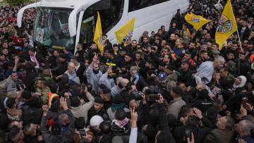 Πανηγυρισμοί στη Γάζα για τους Παλαιστίνιους κρατούμενους που απελευθέρωσε το Ισραήλ - Δείτε βίντεο