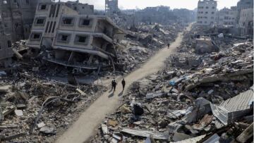 Το σχέδιο Τραμπ για να «νοικοκυρευτεί» η Γάζα: Οι Παλαιστίνιοι να μεταφερθούν σε Αίγυπτο και Ιορδανία