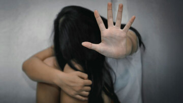 Έκλεισε ραντεβού στη 14χρονη μέσω TikTok και την παρέσυρε σπίτι του, όπου την βίασε μαζί με άλλους τρεις - Από 16 έως 20 ετών οι δράστες
