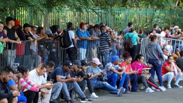 Καραβάνι 1.000 μεταναστών στο Μεξικό αψηφά τον Τραμπ – Ξεκίνησαν προς τα σύνορα με τις ΗΠΑ