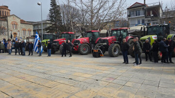 Κινητοποιήσεις αγροτών: Έκλεισαν συμβολικά την Εθνική Οδό Λάρισας - Κοζάνης