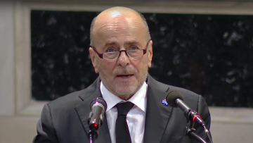 Δάκρυσε ο Γιάννης Αλαφούζος στο «αντίο» του Δομάζου: Κοίταξε στα μάτια τα μεγαθήρια του Άγιαξ, τον έλεγαν κοντό και ήταν γίγαντας 