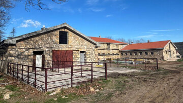 Με ταχείς ρυθμούς οι εργασίες για την δημιουργία της έκθεσης, στο κτήριο του Νέου Βουστασίου, στο Τατόι