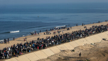 Το Ισραήλ διέταξε τον στρατό να ετοιμάσει σχέδιο για την «εθελούσια αποχώρηση» κατοίκων της Γάζας μετά τις δηλώσεις Τραμπ