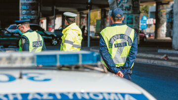 «Προσοχή λάδια»: Στην Κρήτη έφτιαξαν online chat με 86.000 μέλη, για ν' αποφεύγουν τα μπλόκα της Τροχαίας!