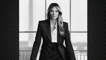 Καταπέλτης η Vogue για το επίσημο πορτρέτο της Μελάνια Τραμπ: Είναι σαν ταχυδακτυλουργός, ζει σε χρυσό ρετιρέ