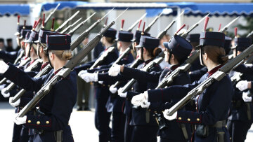 Κρίσεις στις Ένοπλες Δυνάμεις: «Σπάνε» την επετηρίδα, «φρενάρουν» τις παραιτήσεις - Όλα τα ονόματα
