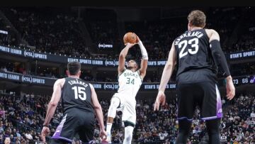 Μιλγουόκι «Παρέλαση» στη Γιούτα (125-110) με 70αρα από Αντετοκούνμπο-Λίλαρντ