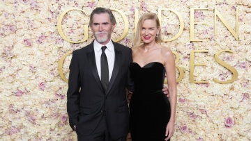 Ναόμι Γουότς: Η επεισοδιακή πρώτη ερωτική επαφή με τον σύζυγό της - «Του λέω, είμαι μεγάλη»