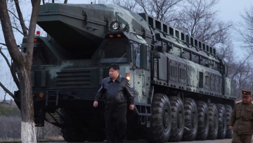 Η Βόρεια Κορέα θα συνεχίσει επ' αόριστον το πρόγραμμα ανάπτυξης πυρηνικών όπλων, λέει ο Κιμ  