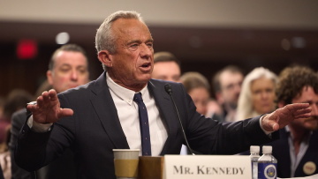 Διχάζουν και τους Ρεπουμπλικάνους οι παραπλανητικοί ισχυρισμοί του Κένεντι για τα εμβόλια