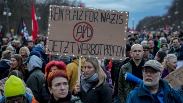 Αντιδράσεις για την έγκριση ψηφίσματος για το άσυλο που κατέθεσε η Χριστιανική Ένωση και στήριξε η AfD 