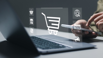Πλήρωναν για tablet και τους έστελναν συσκευές μασάζ, εξιχνιάστηκαν διαδικτυακές απάτες με «μαϊμού» e-shops μέσω TikTok και Instagram
