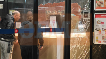 Καταδρομική επίθεση στην Κυψέλη - Άτομα με ρόπαλα και κράνη έσπασαν βιτρίνες καταστημάτων