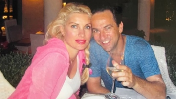 Ελένη Μενεγάκη: Ανέβασε φωτογραφίες από τα παλιά με την οικογένειά της 