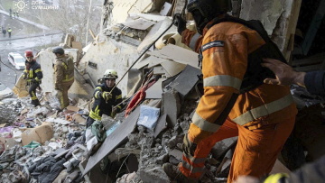 Ουκρανία: Οκτώ οι νεκροί από ρωσικό πλήγμα σε πολυκατοικία στην πόλη Σούμι - «Είναι μια φρικτή τραγωδία» λέει ο Ζελένσκι