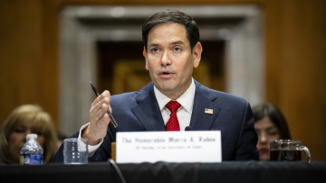 Ο Τραμπ δεν αστειεύεται όταν λέει ότι θέλει να αγοράσει τη Γροιλανδία, λέει ο Αμερικανός ΥΠΕΞ