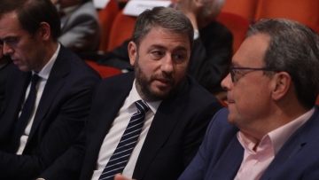 Πρόταση μομφής: Επικοινωνία Φάμελλου με Ανδρουλάκη, Χαρίτση, Κωνσταντοπούλου και Κουτσούμπα 