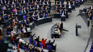 Γερμανία: Απορρίφθηκε το νομοσχέδιο της Χριστιανικής Ένωσης για τη μετανάστευση που στήριζε και το AfD