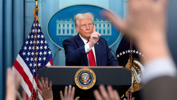 Ο Τραμπ ετοιμάζεται για εμπορικό πόλεμο με Καναδά και Μεξικό - Θα κάνει πράξη τις απειλές του αύριο;