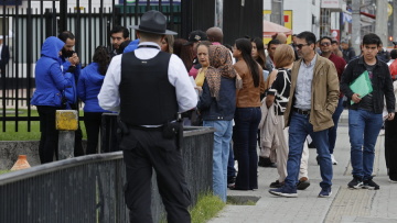 Ο πρόεδρος Γκουστάβο Πέτρο καλεί τους Κολομβιανούς που βρίσκονται παράνομα στις ΗΠΑ να επιστρέψουν στη χώρα