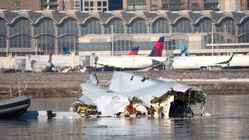 Μυστήριο με τα αίτια της τραγωδίας στην Ουάσινγκτον: Ο υποστελεχωμένος πύργος ελέγχου και η απόκλιση στο ύψος πτήσης του ελικοπτέρου