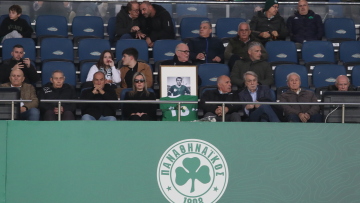 Δομάζος: Η άδεια θέση του στο ΟΑΚΑ και τα δάκρυα της κόρης του - «Δεν θα σε ξεχάσουμε ποτέ στρατηγέ», φώναξε ο κόσμος