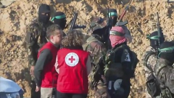 Γάζα: Τις σορούς δύο ομήρων παρέδωσε η Χαμάς στον Ερυθρό Σταυρό