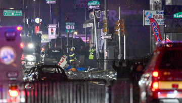 Φιλαδέλφεια: Χάος από τη συντριβή αεροσκάφους σε κατοικημένη περιοχή - Δείτε βίντεο