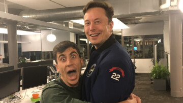 Επίθεση… αγάπης του Έλον Μασκ στον Φειδία - «Ψηφίστε τον, Make Europe Great Again!»