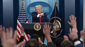 Εμπορικός πόλεμος στην Αμερική: Καναδάς και Μεξικό απαντούν με δασμούς έως και 25% στον Τραμπ, αντιδρά και η Κίνα