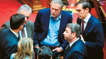 Μεταγραφές-εξπρές με τις ψήφους σε Γιαννίτση ετοιμάζει το ΠΑΣΟΚ 