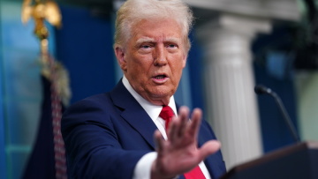 Ο Τραμπ θέλει «εγγύηση» από την Ουκρανία τα σπάνια ορυκτά της με αντάλλαγμα την αμερικανική βοήθεια